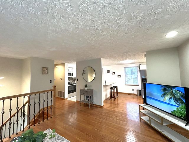 2696 Southridge Drive, Columbus, OH 43224