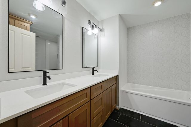 140 Barton Ranch CIR, Dripping Springs, TX 78620