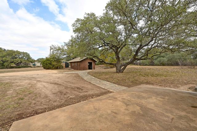 140 Barton Ranch CIR, Dripping Springs, TX 78620