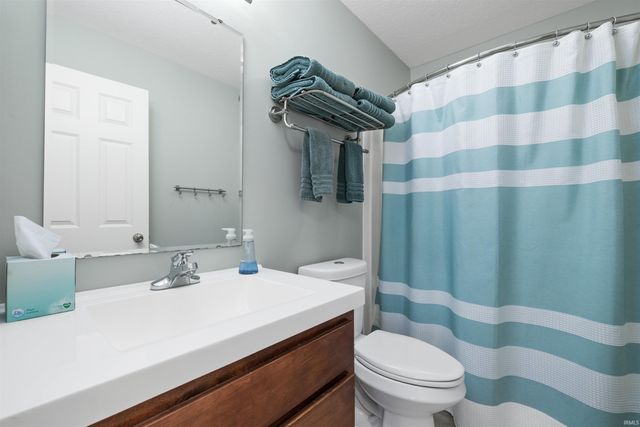 5484 Bear Creek Pass, Auburn, IN 46706