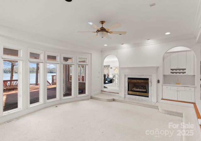 718 Eagle Point Court, Matthews, NC 28104