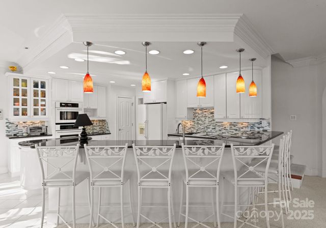 718 Eagle Point Court, Matthews, NC 28104