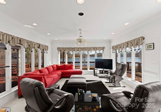 718 Eagle Point Court, Matthews, NC 28104