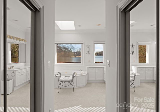 718 Eagle Point Court, Matthews, NC 28104