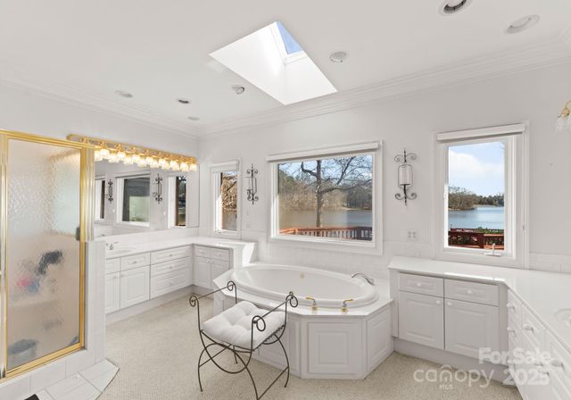 718 Eagle Point Court, Matthews, NC 28104