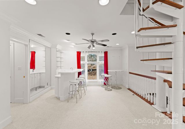 718 Eagle Point Court, Matthews, NC 28104