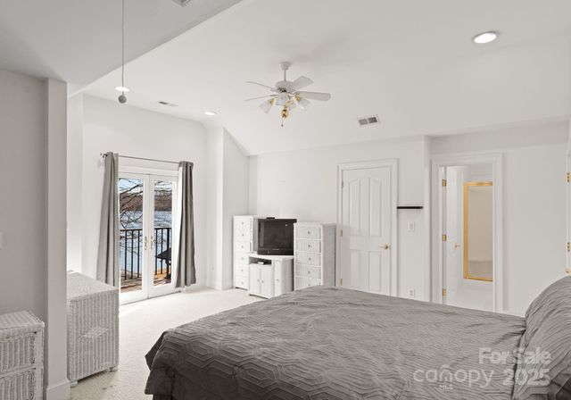 718 Eagle Point Court, Matthews, NC 28104