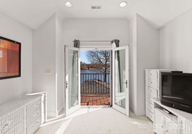 718 Eagle Point Court, Matthews, NC 28104