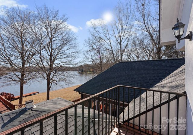 718 Eagle Point Court, Matthews, NC 28104