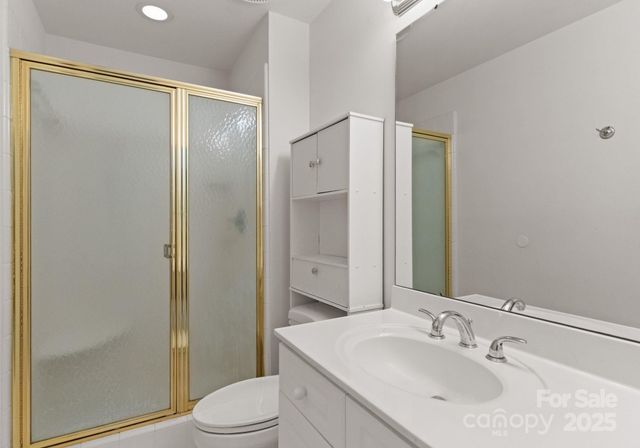 718 Eagle Point Court, Matthews, NC 28104