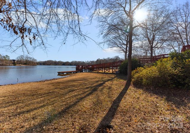 718 Eagle Point Court, Matthews, NC 28104