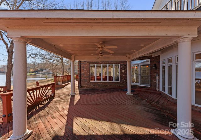 718 Eagle Point Court, Matthews, NC 28104