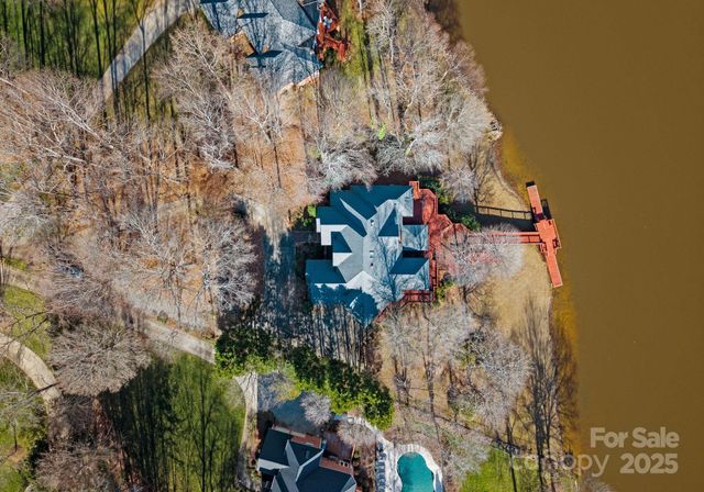 718 Eagle Point Court, Matthews, NC 28104