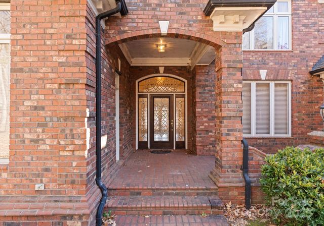 718 Eagle Point Court, Matthews, NC 28104