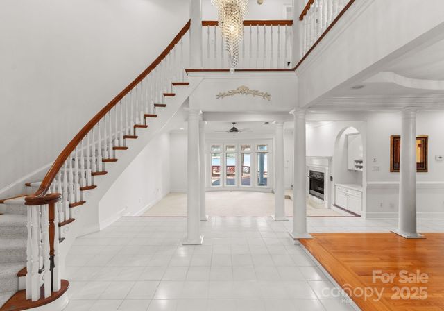 718 Eagle Point Court, Matthews, NC 28104