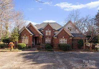 718 Eagle Point Court, Matthews, NC 28104