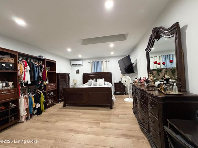 2515 Proctor Knott Dr, Louisville, KY 40218