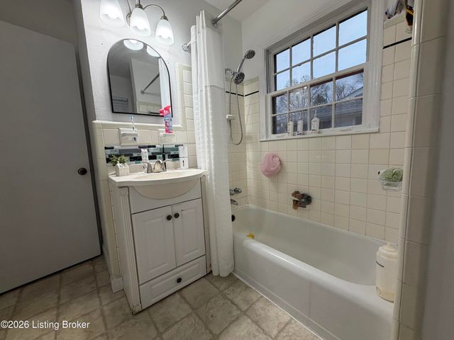 2515 Proctor Knott Dr, Louisville, KY 40218