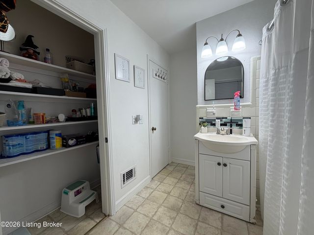 2515 Proctor Knott Dr, Louisville, KY 40218