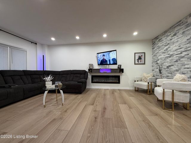 2515 Proctor Knott Dr, Louisville, KY 40218