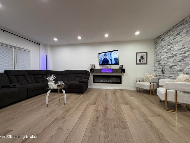 2515 Proctor Knott Dr, Louisville, KY 40218