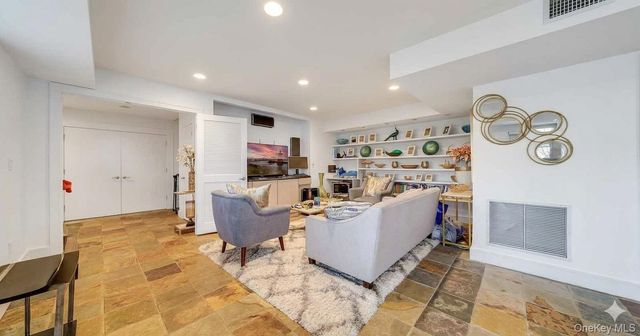 910 Route 9w S, Nyack, NY 10960