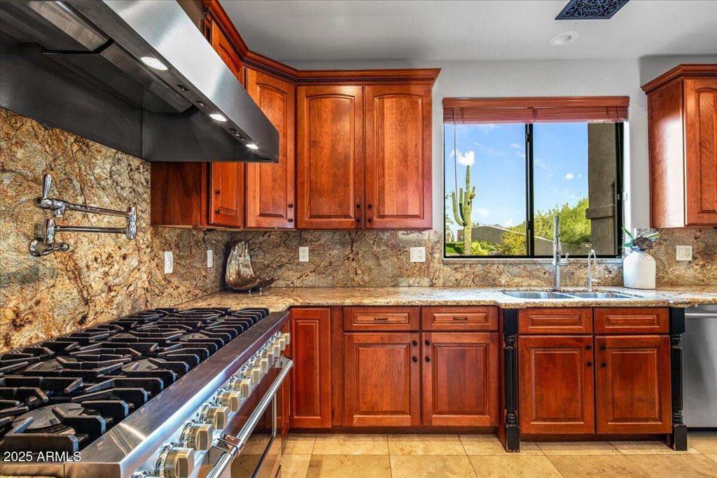 Image 17 of property listing at 33799 N 84TH Street, Scottsdale, AZ 85266