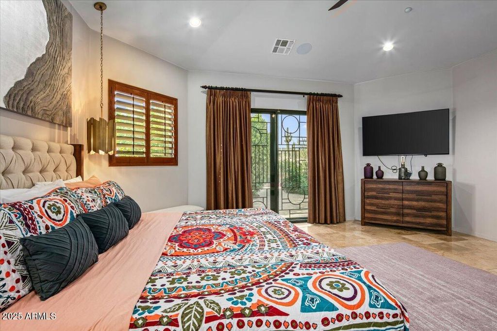 Image 23 of property listing at 33799 N 84TH Street, Scottsdale, AZ 85266