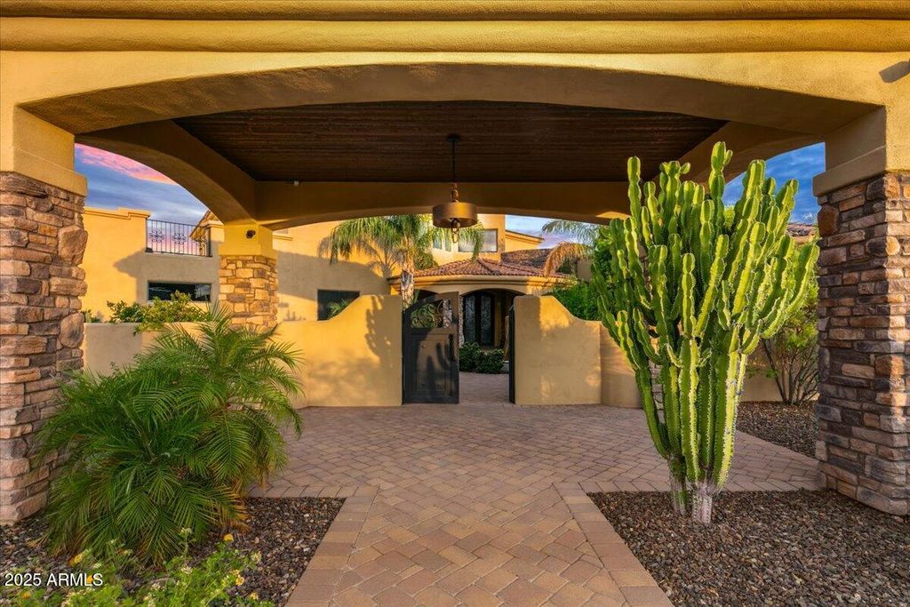 Image 3 of property listing at 33799 N 84TH Street, Scottsdale, AZ 85266