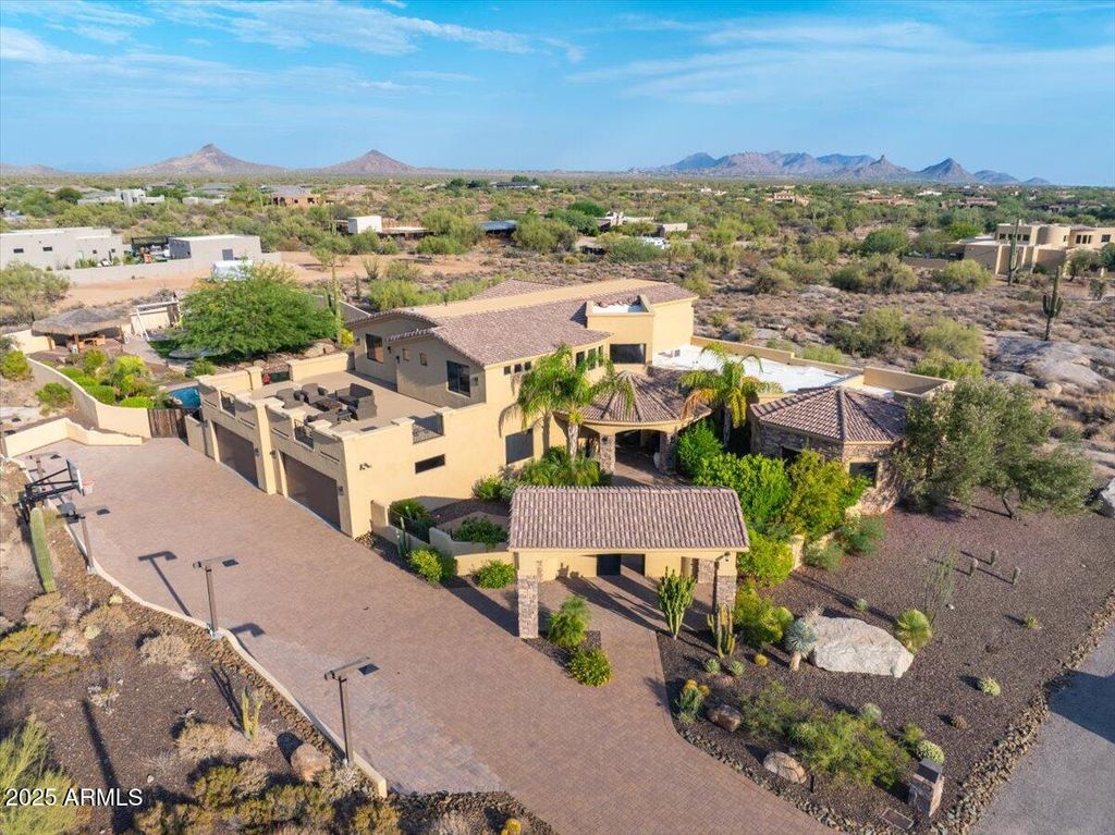 Image 5 of property listing at 33799 N 84TH Street, Scottsdale, AZ 85266