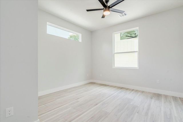 1215 Howard ST, Taylor, TX 76574
