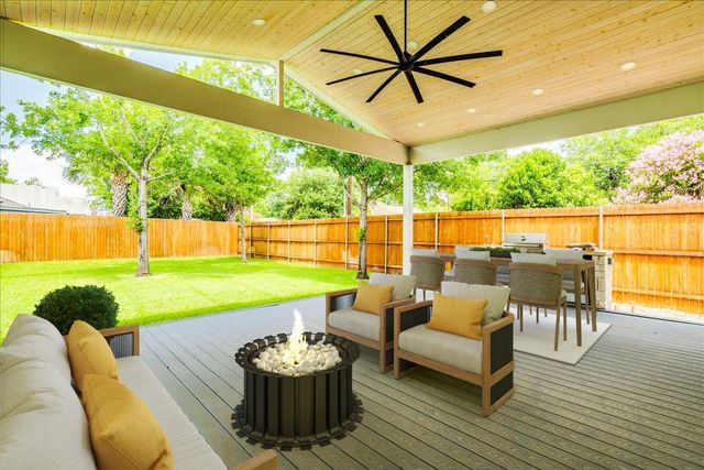 1215 Howard ST, Taylor, TX 76574