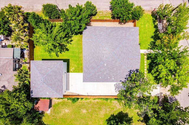1215 Howard ST, Taylor, TX 76574