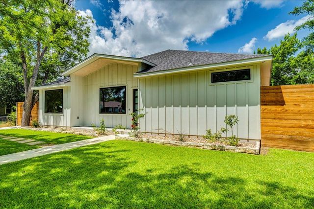 1215 Howard ST, Taylor, TX 76574