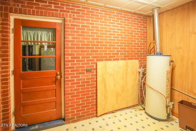 4305 Reed Rd, Louisville, TN 37777