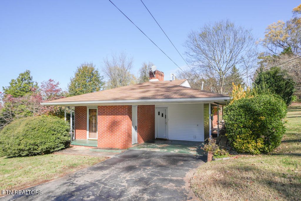 4305 Reed Rd, Louisville, TN 37777