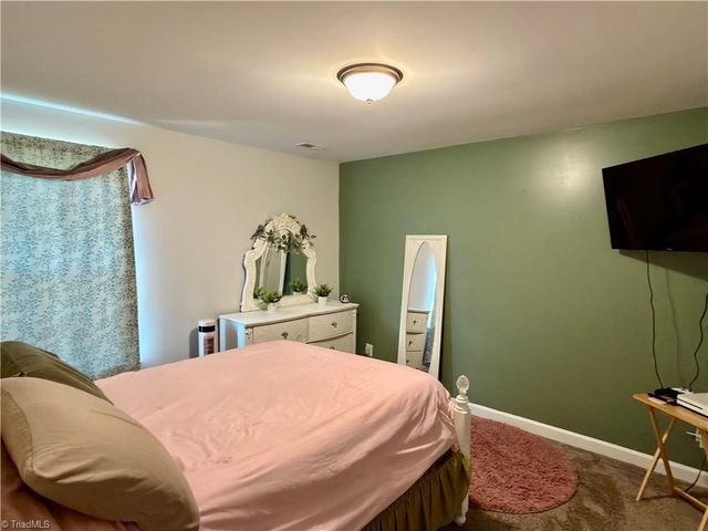 12 Freemont Court, Thomasville, NC 27360