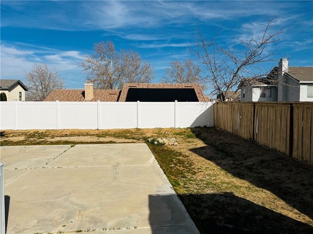 12771 Ponderosa Ranch Road, Victorville, CA 92392