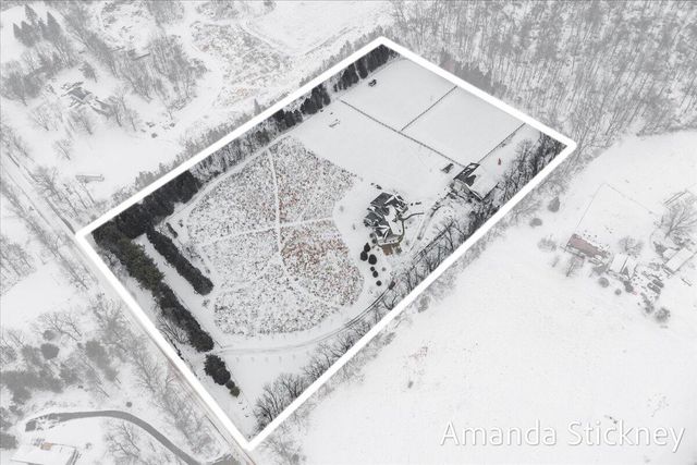 4343 S Montcalm Avenue, Lowell, MI 49331