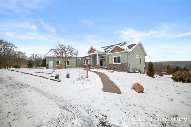 4343 S Montcalm Avenue, Lowell, MI 49331