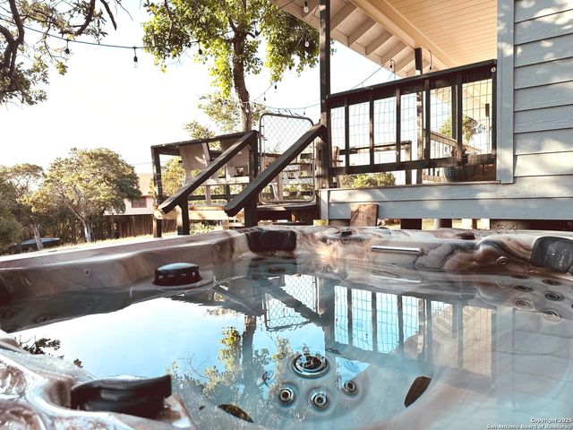 310 Riviera Dr, Canyon Lake, TX 78133