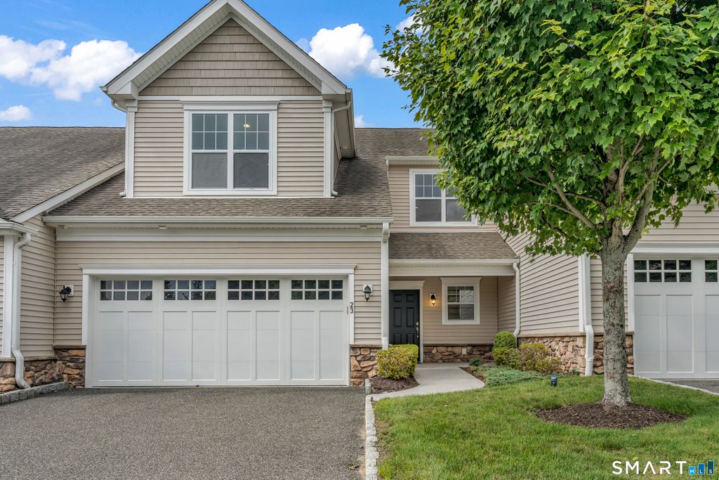 23 Woods Lane 23, Newtown, CT 06470