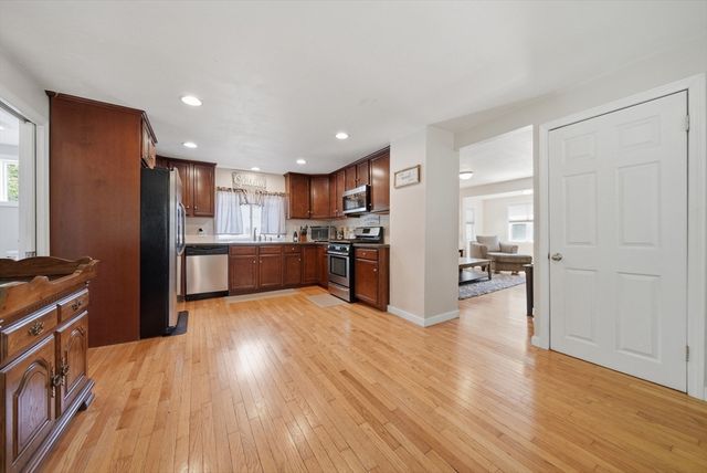 59 Grove St, Milford, MA 01757