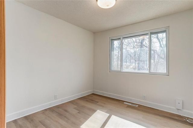 7645 Colonial Drive, Prairie Village, KS 66208