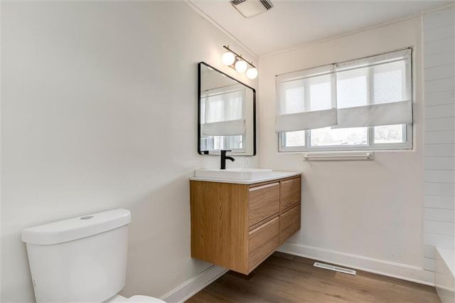 7645 Colonial Drive, Prairie Village, KS 66208