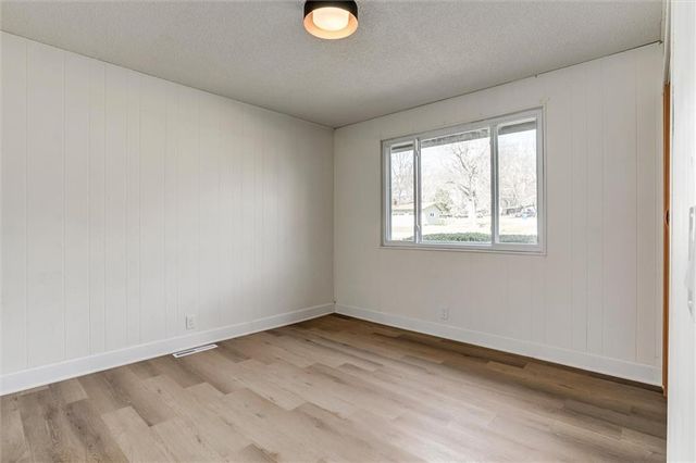 7645 Colonial Drive, Prairie Village, KS 66208