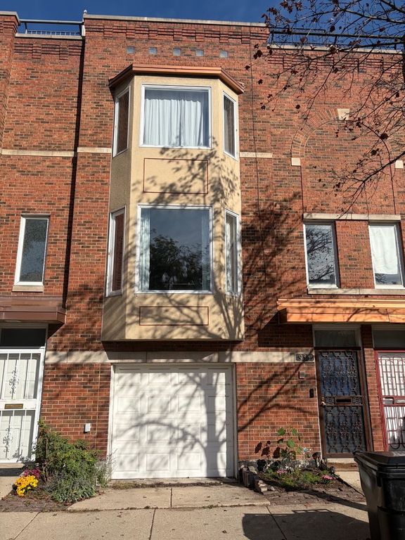 933 S Oakley Boulevard, Chicago, IL 60612 — exterior