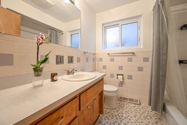 5850 N Mulligan Avenue 1, Chicago, IL 60646