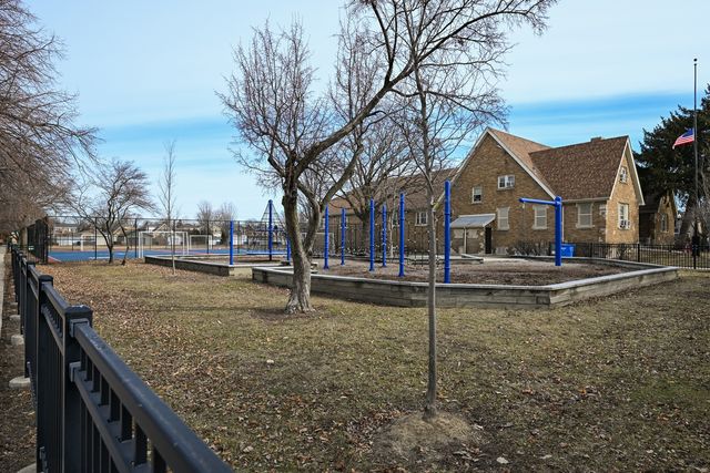 5850 N Mulligan Avenue 1, Chicago, IL 60646