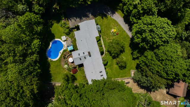 19 Hi Barlow Road, Newtown, CT 06470